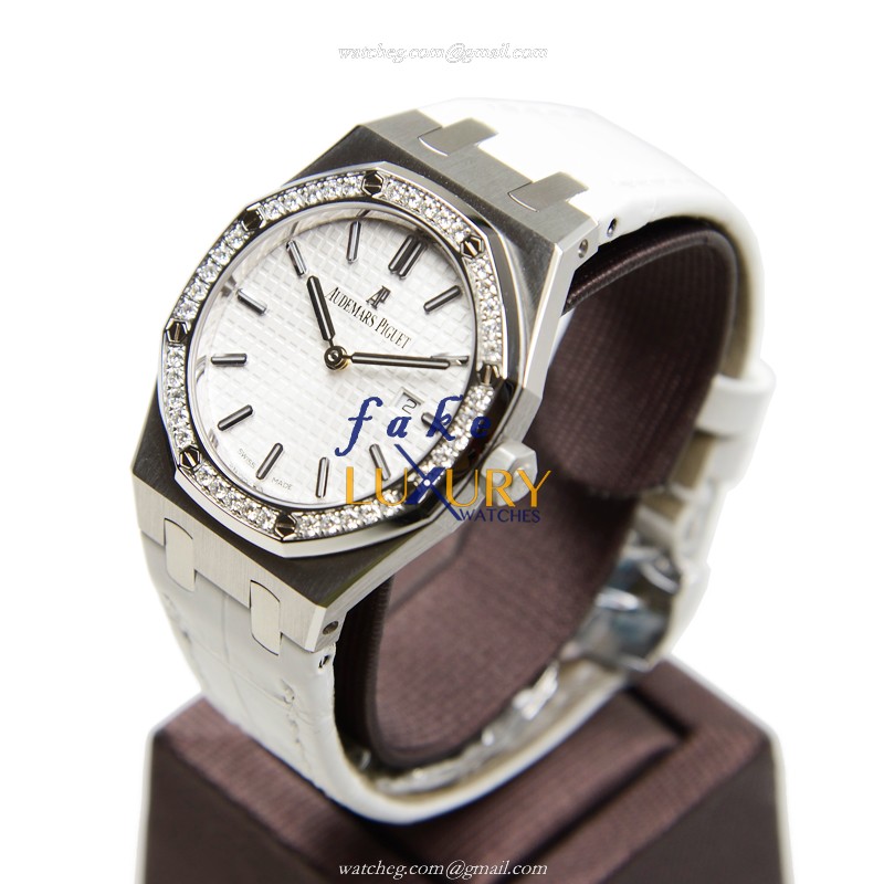 Audemars Piguet 67651ST.ZZ.D011CR.01 Royal Oak Replica Watch with White Dial on - Image 3