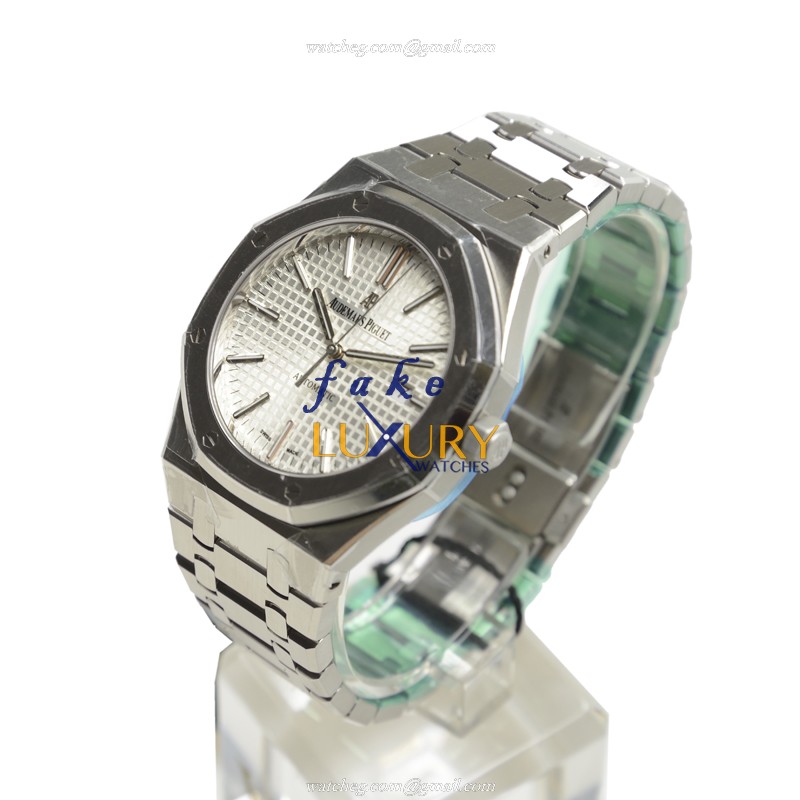 Audemars Piguet 15400ST.OO.1220ST.02 Royal Oak Replica Watch, Automatic, Silver Dial, Steel Bracelet - Image 3