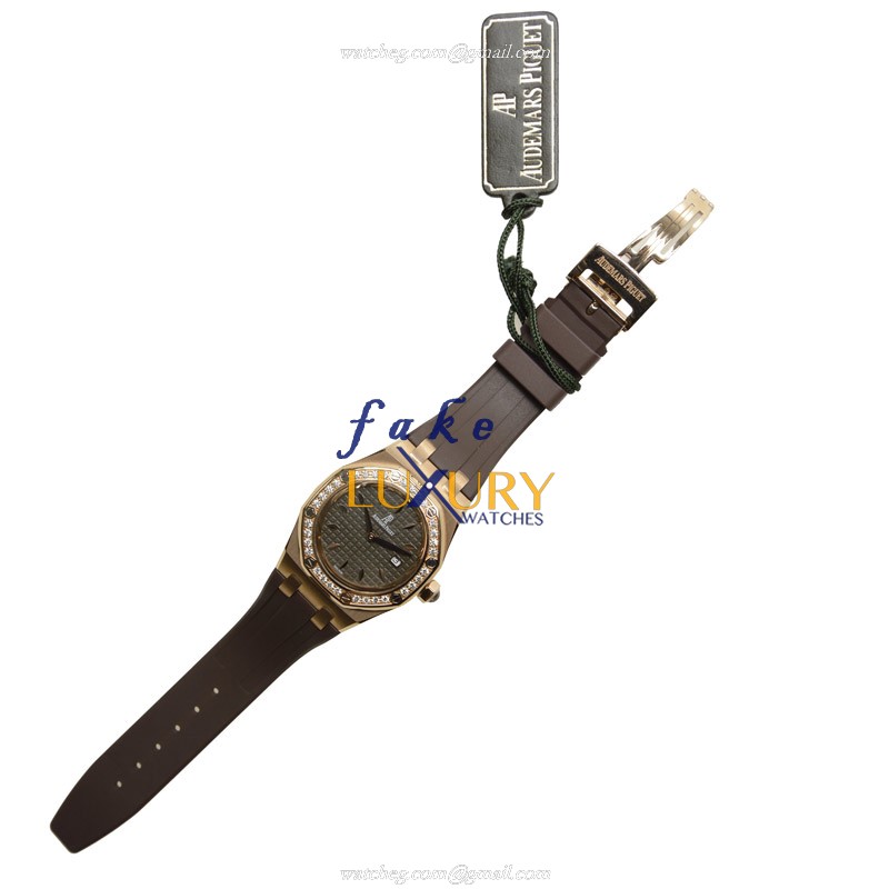 Audemars Piguet Royal Oak Replica Watch 67621OR.ZZ.D080CA.01 Quartz 18kt Rose Gold Diamonds Dark - Image 2