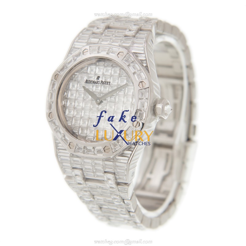 Audemars Piguet 67606BC.ZZ.9179BC.01 Replica Watch, Quartz, Silver Dial, 18kt White Gold & Diamond - Image 3