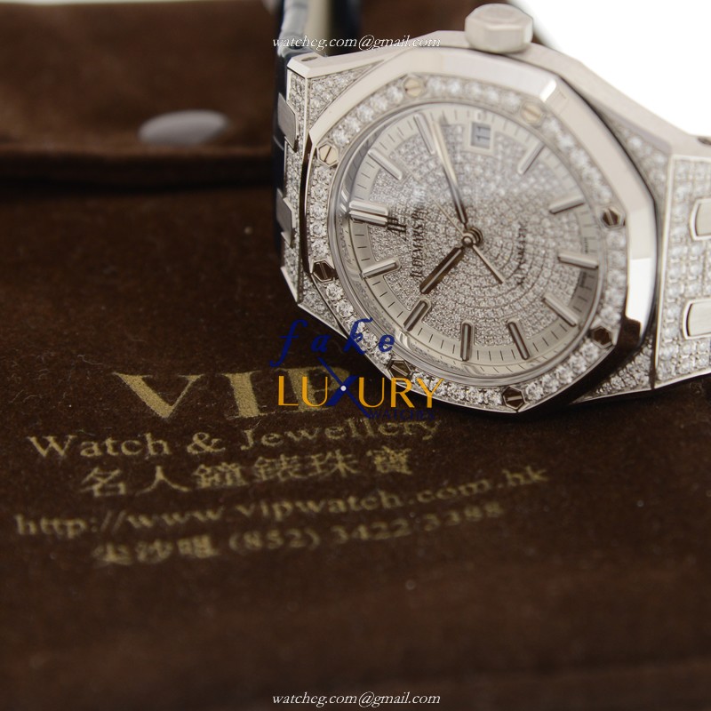 Audemars Piguet 15452BC.ZZ.D019CR.01 Royal Oak 18kt White Gold Diamond Automatic Replica Watch - Image 5