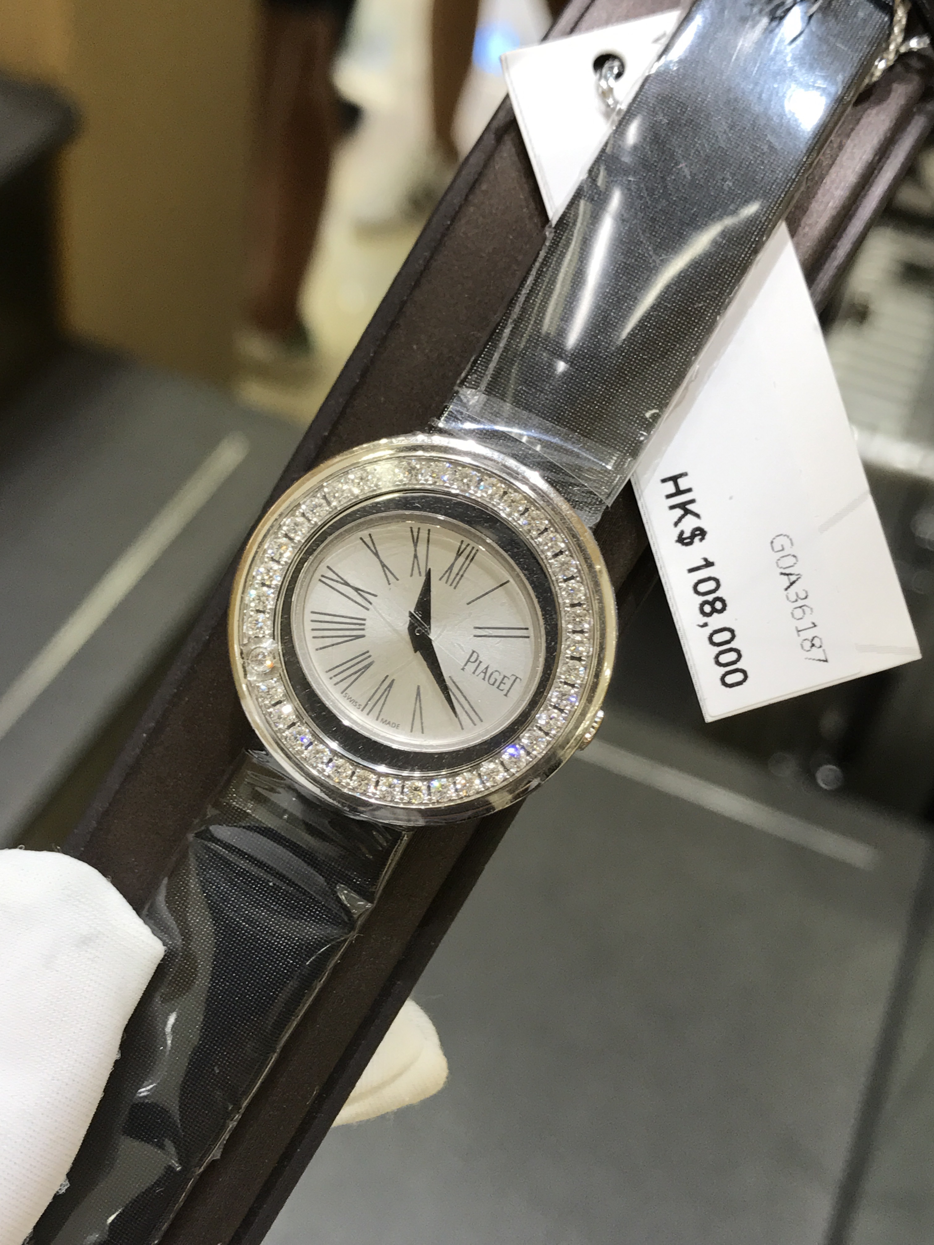 Piaget G0A36187 Possession Quartz 18kt White Gold Diamond 29mm Silver Dial Replica Watch - Image 5
