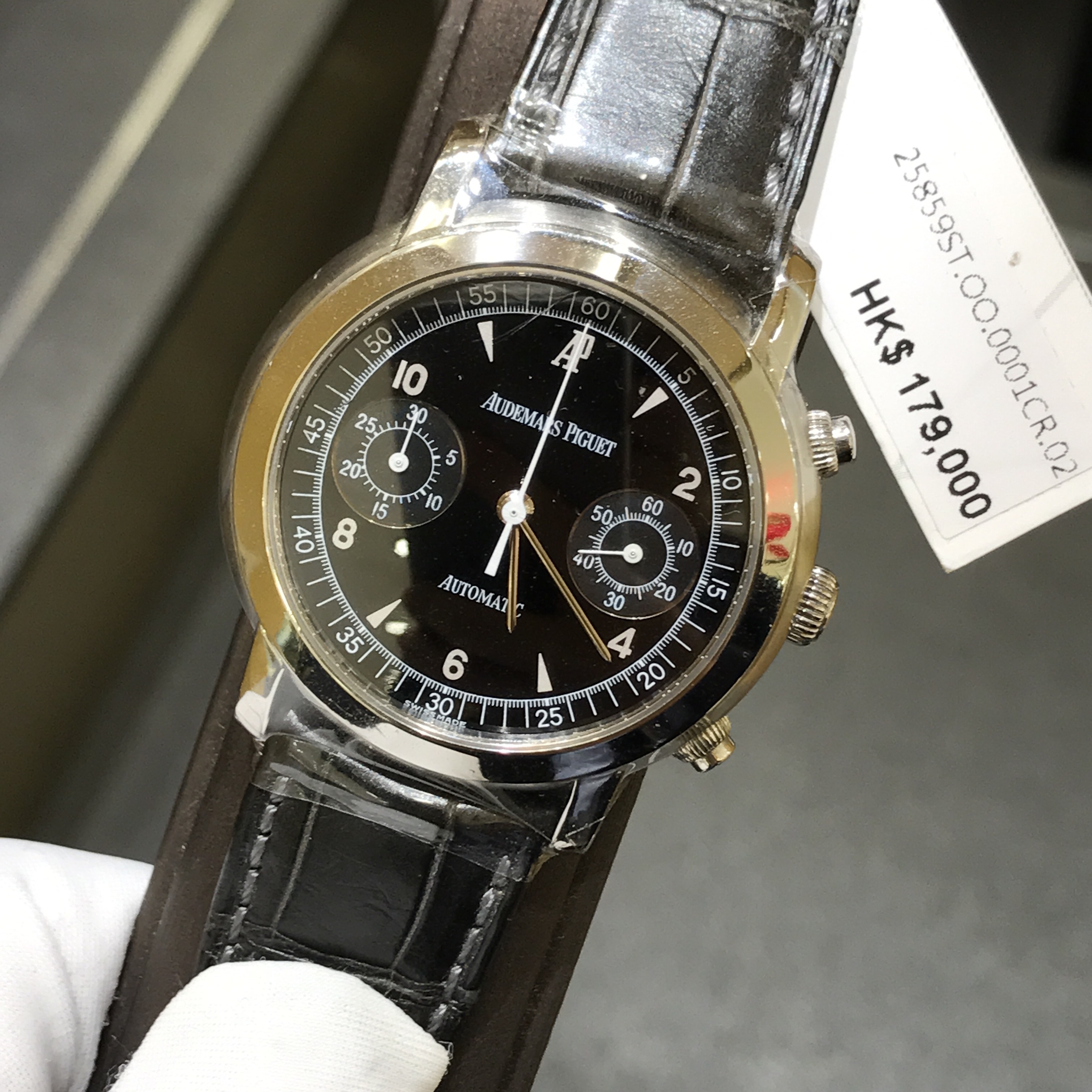Audemars Piguet 25859ST.OO.0001CR.02 Replica Watch with a Black Dial on Alligator - Image 4
