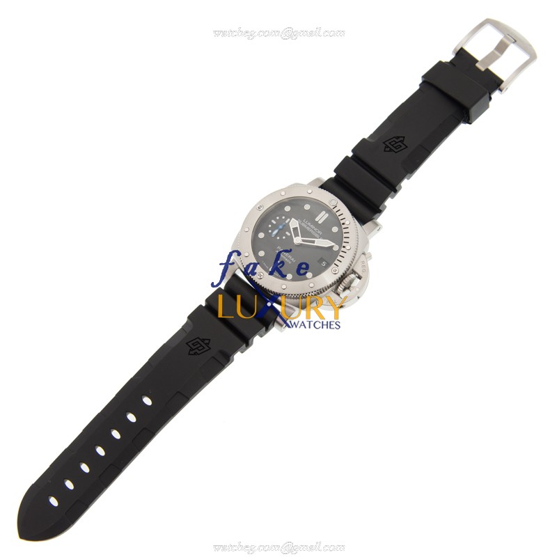 Panerai PAM00682 Luminor Replica Watch, Black Dial, Automatic Movement, Rubber Strap - Image 2