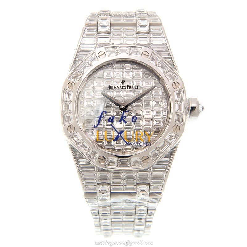 Audemars Piguet 67606BC.ZZ.9179BC.01 Replica Watch, Quartz, Silver Dial, 18kt White Gold & Diamond - Image 2