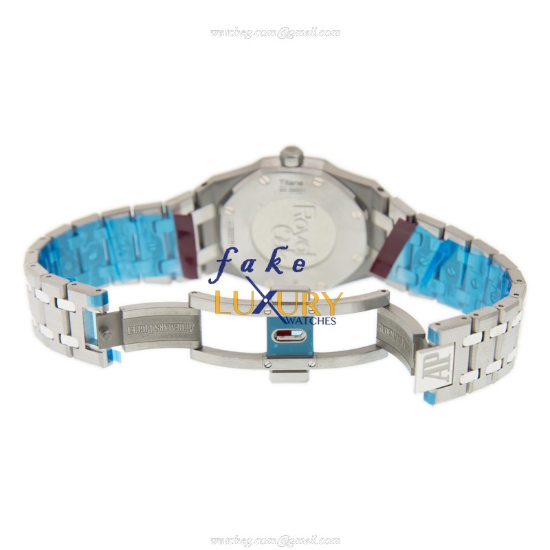 Audemars Piguet 67651IP.ZZ.1261IP.01 Royal Oak Replica Watch, Blue Dial, Titanium Case, Quartz - Image 5