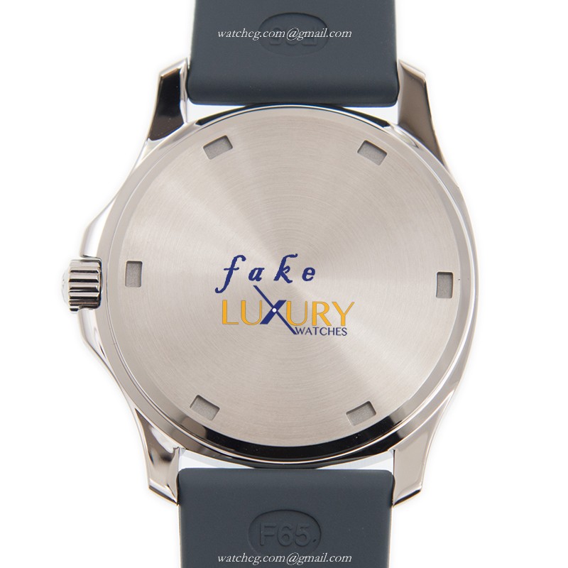 Patek Philippe 5067A-025 Aquanaut Quartz Stainless Steel & Diamonds White Dial Replica Watch - Image 3