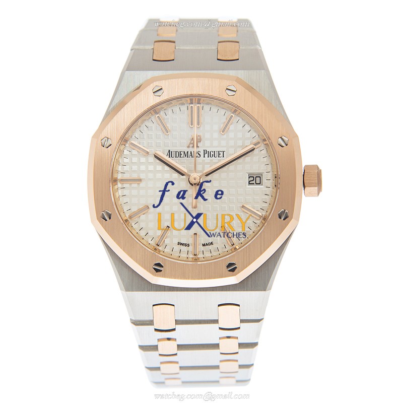 Audemars Piguet Royal Oak Replica Watch 77350SR.OO.1261SR.01 with Silver Dial on - Image 2