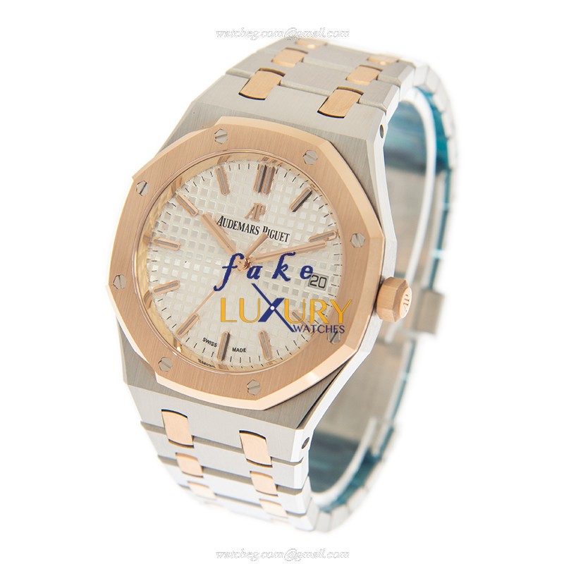 Audemars Piguet Royal Oak Replica Watch 77350SR.OO.1261SR.01 with Silver Dial on - Image 3