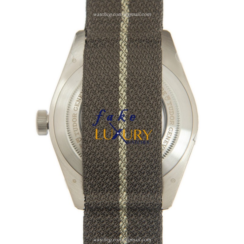 Tudor 79010SG CANVAS STRAP Replica Watch Automatic Silver 925 Grey Canvas Tudor Black Bay 1958 - Image 3