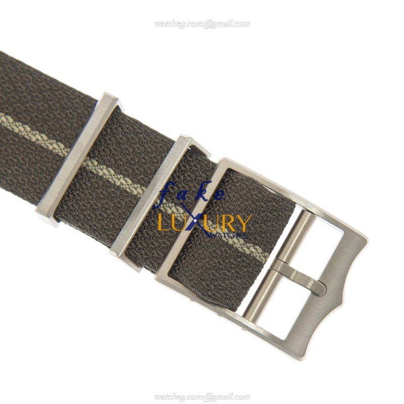 Tudor 79010SG CANVAS STRAP Replica Watch Automatic Silver 925 Grey Canvas Tudor Black Bay 1958 - Image 4
