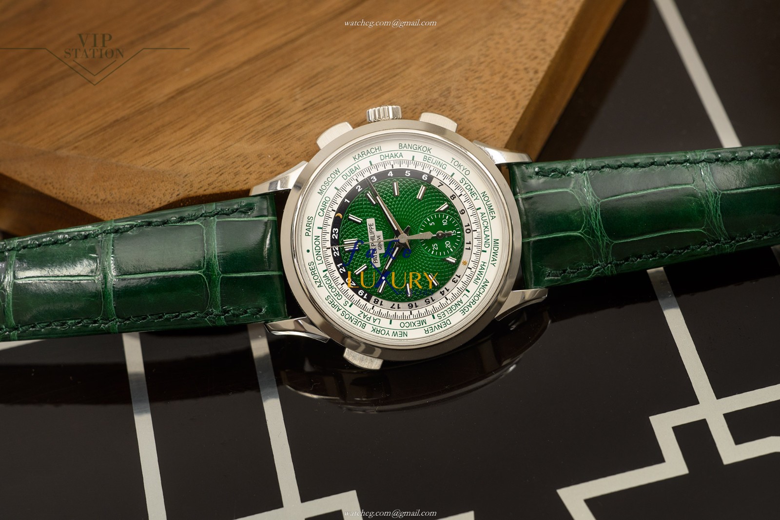 Patek Philippe 5930P-001 Replica Watch With Automatic Movement, Green Dial, Platinum Case - Image 2