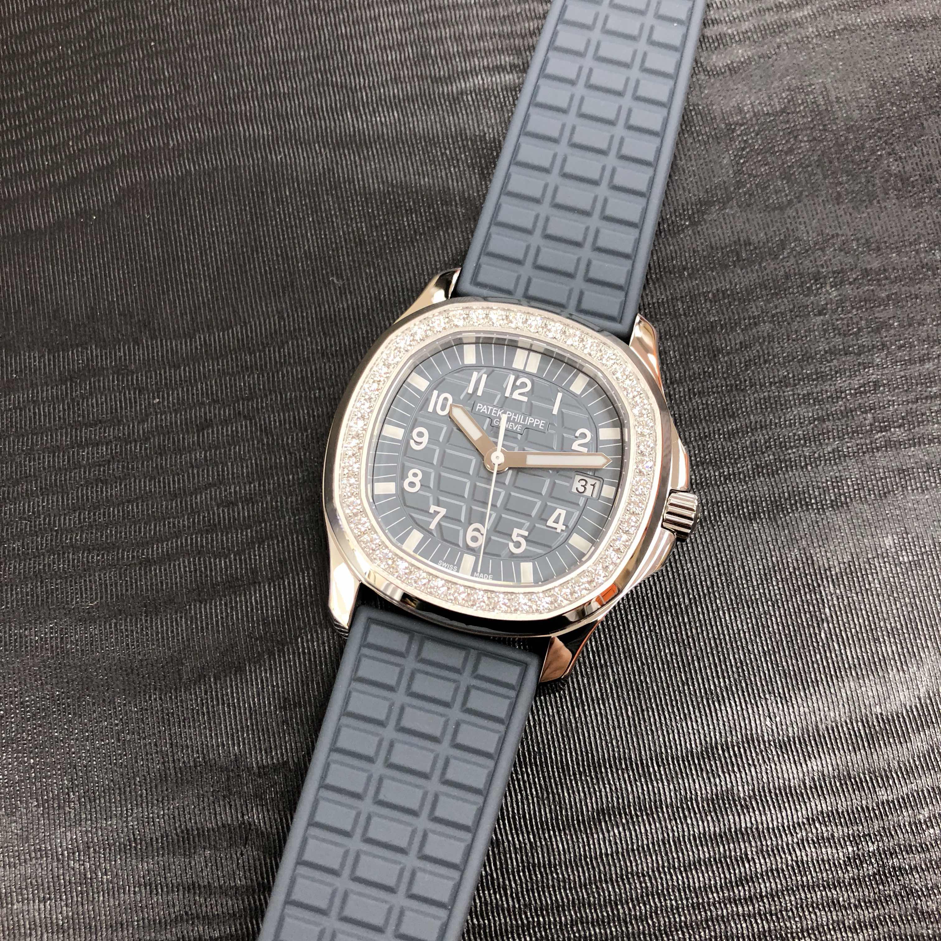 Patek Philippe 5067A-025 Aquanaut Quartz Stainless Steel & Diamonds White Dial Replica Watch - Image 5
