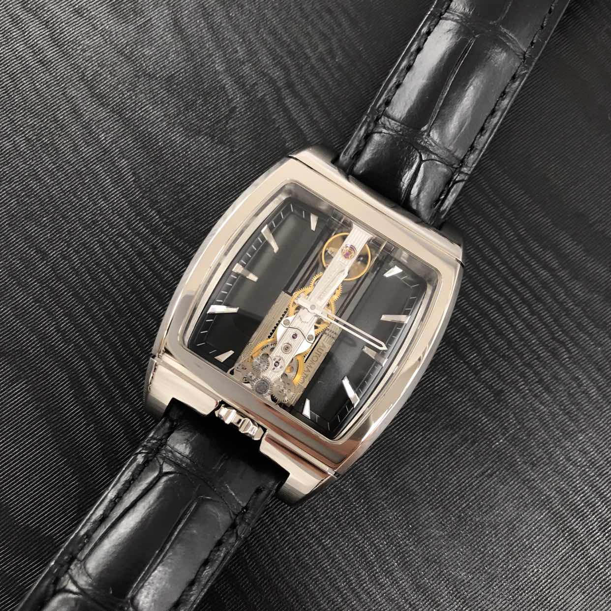 Corum 113.770.56-0001 GD02 Bridge Replica Watch, Gold Dial, 18kt Yellow Gold Case, Manual Wind - Image 5