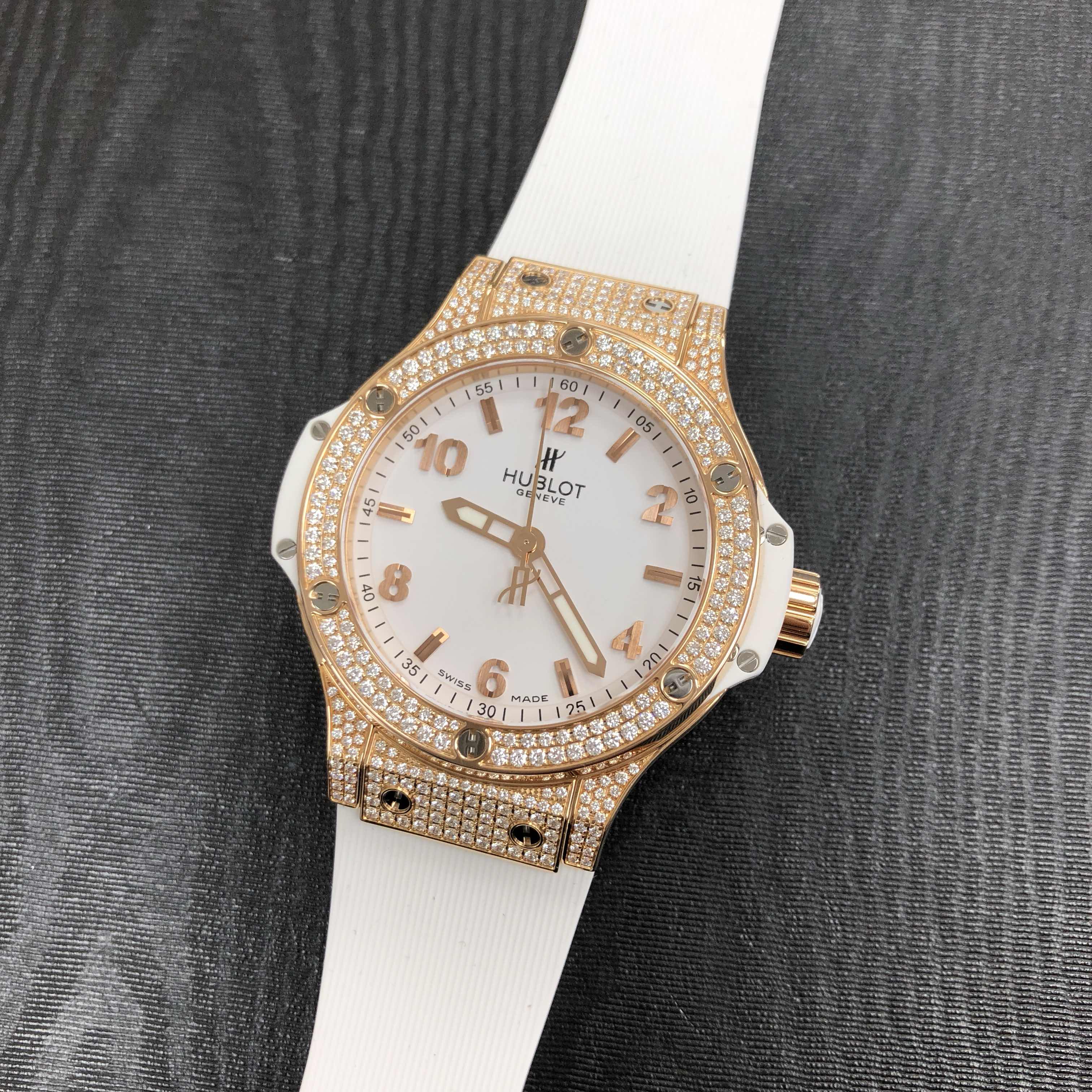 Hublot 361.PE.2010.RW.1704 - Quartz - 18kt Rose Gold & Diamonds - Replica Watch - 38mm Case - Image 5