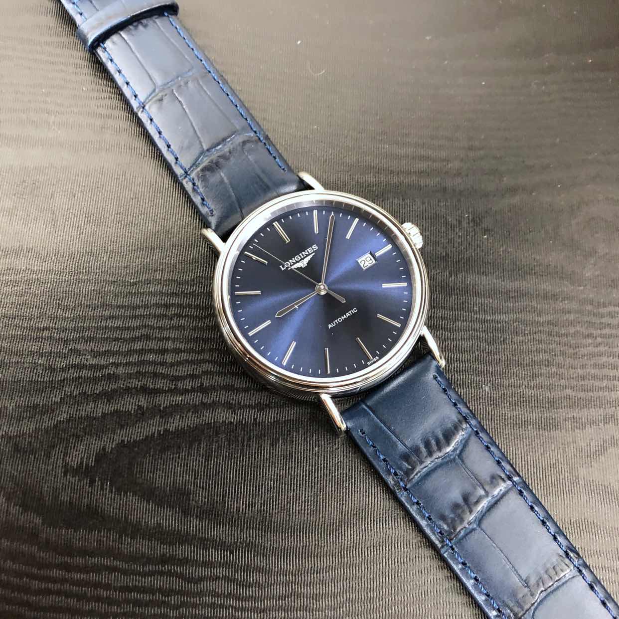 Longines L4.922.4.92.2 PRESENCE Automatic Blue Dial Leather Strap Replica Watch - Image 5