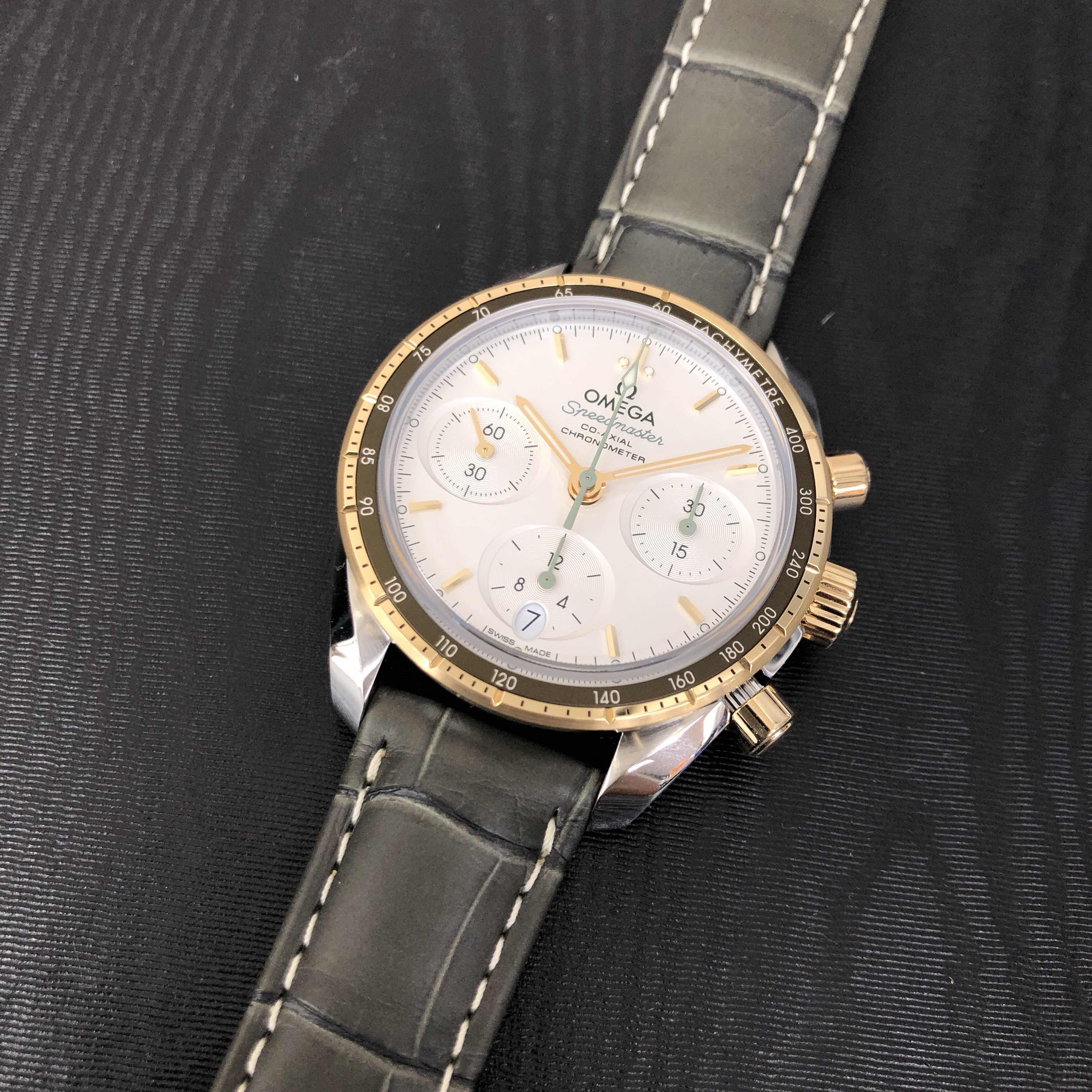 Omega 324.23.38.50.02.001 Speedmaster Replica Watch, Automatic, White Dial, 18kt Gold & Steel Case - Image 5