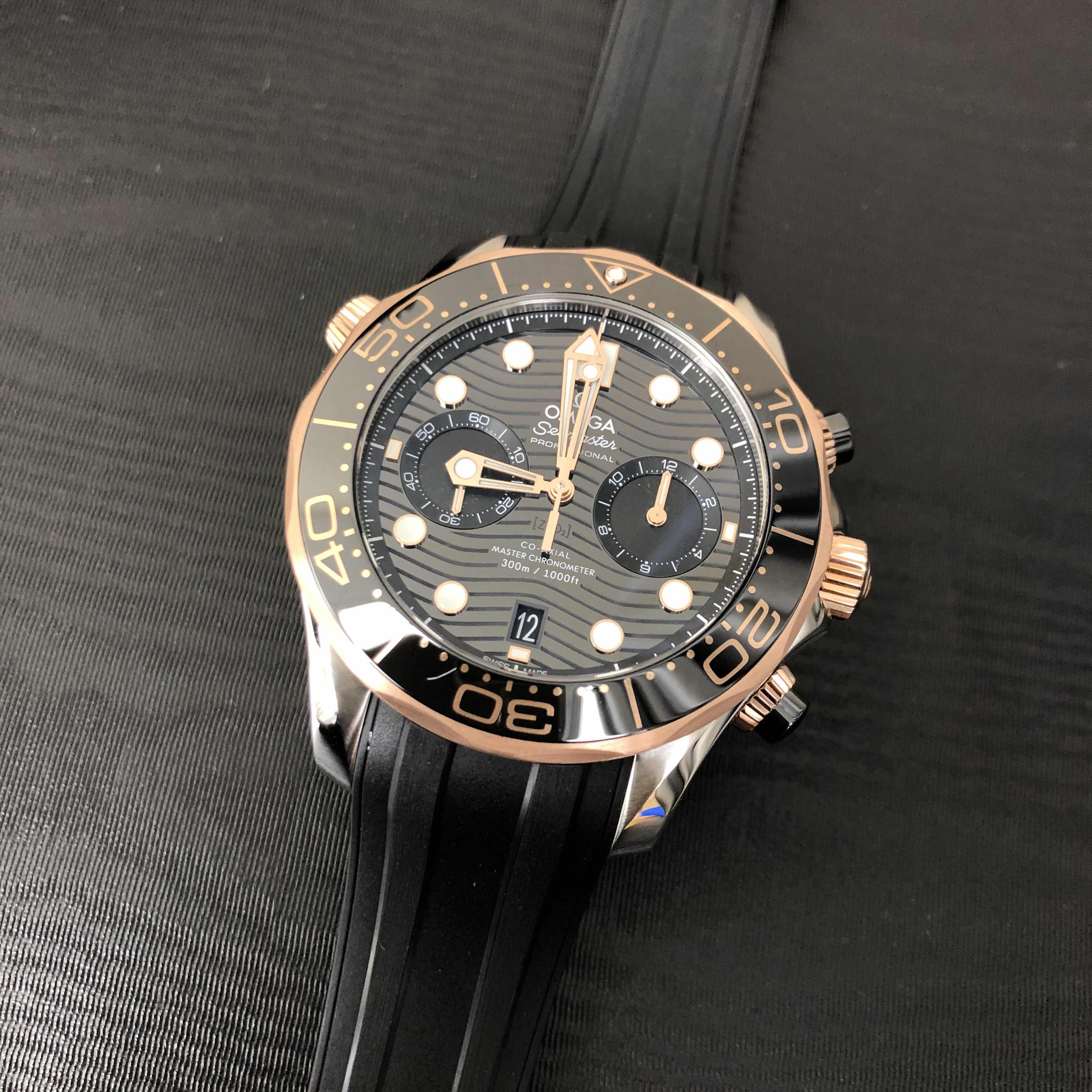 Omega Replica Watch 210.22.44.51.01.001 Automatic 18kt Rose Gold & Steel Case 44mm - Image 5