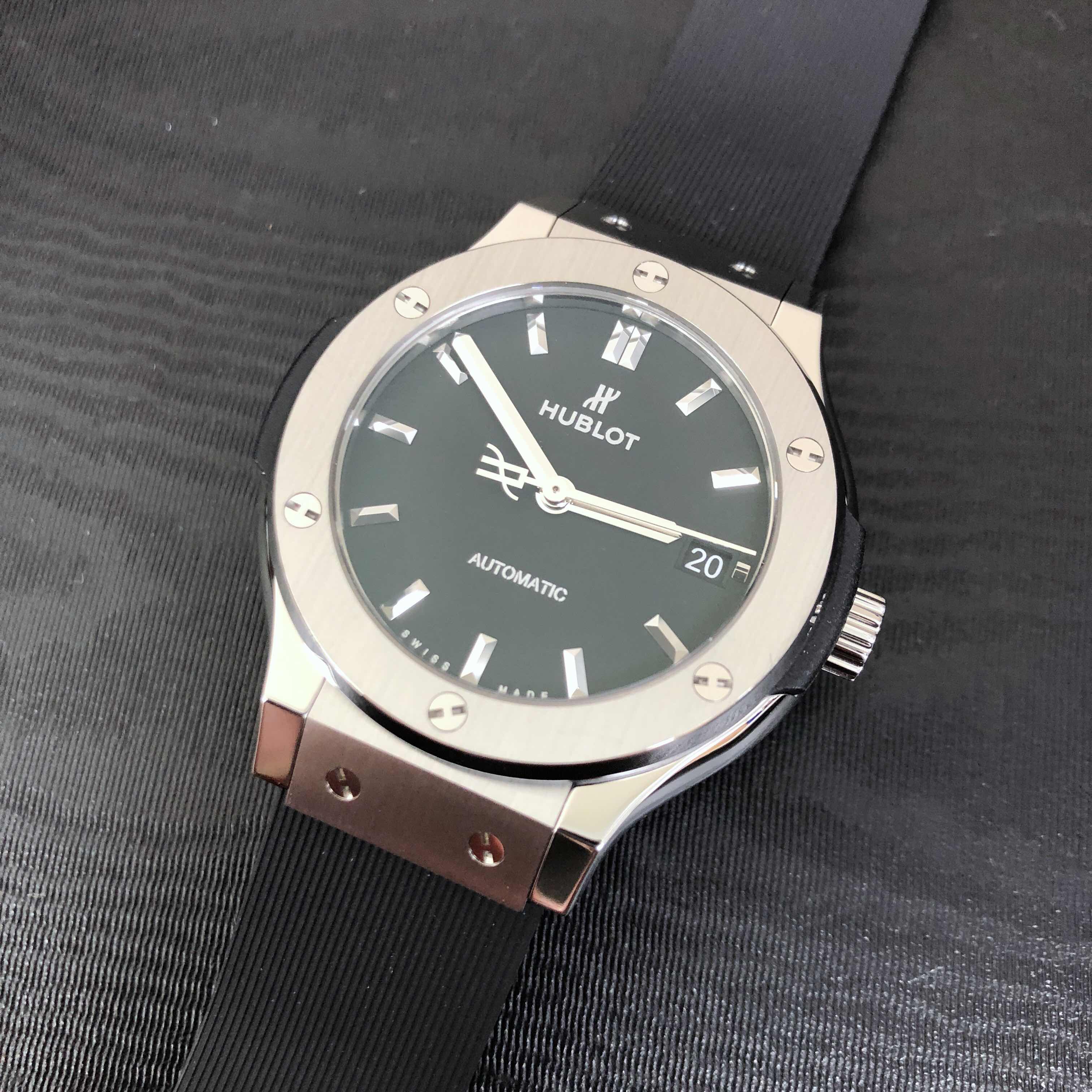 Hublot 565.NX.1171.RX CLASSIC FUSION Automatic Titanium | Black Dial | Rubber Strap Replica Watch - Image 5