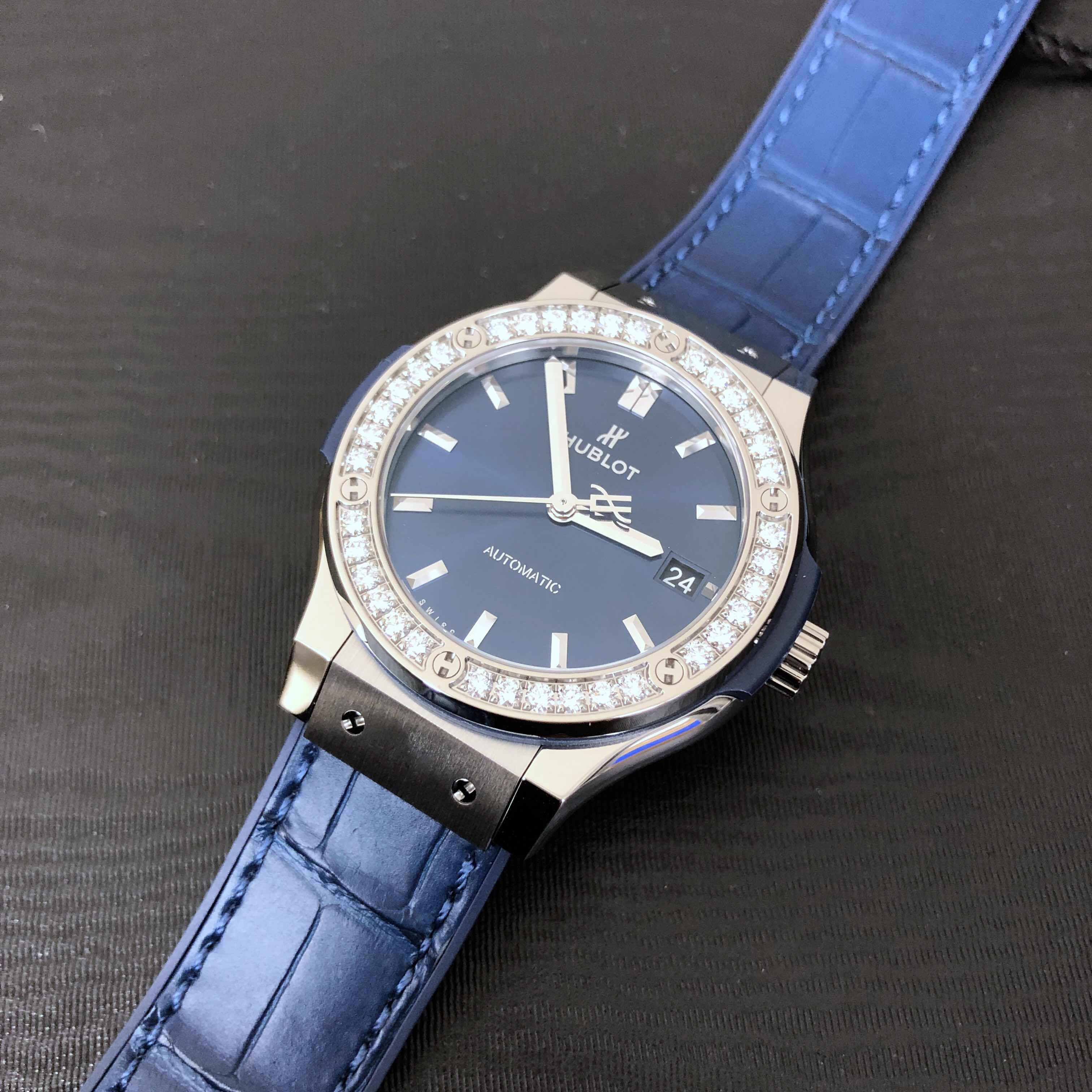 Hublot 565.NX.7170.LR.1204 CLASSIC FUSION Automatic - Stainless Steel & Diamonds Replica Watch - Image 5