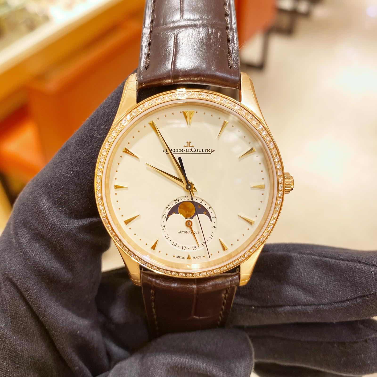 Jaeger-Lecoultre Q1362501 MASTER ULTRA THIN - Automatic - 18kt Rose Gold & Diamonds - Replica Watch - Image 3