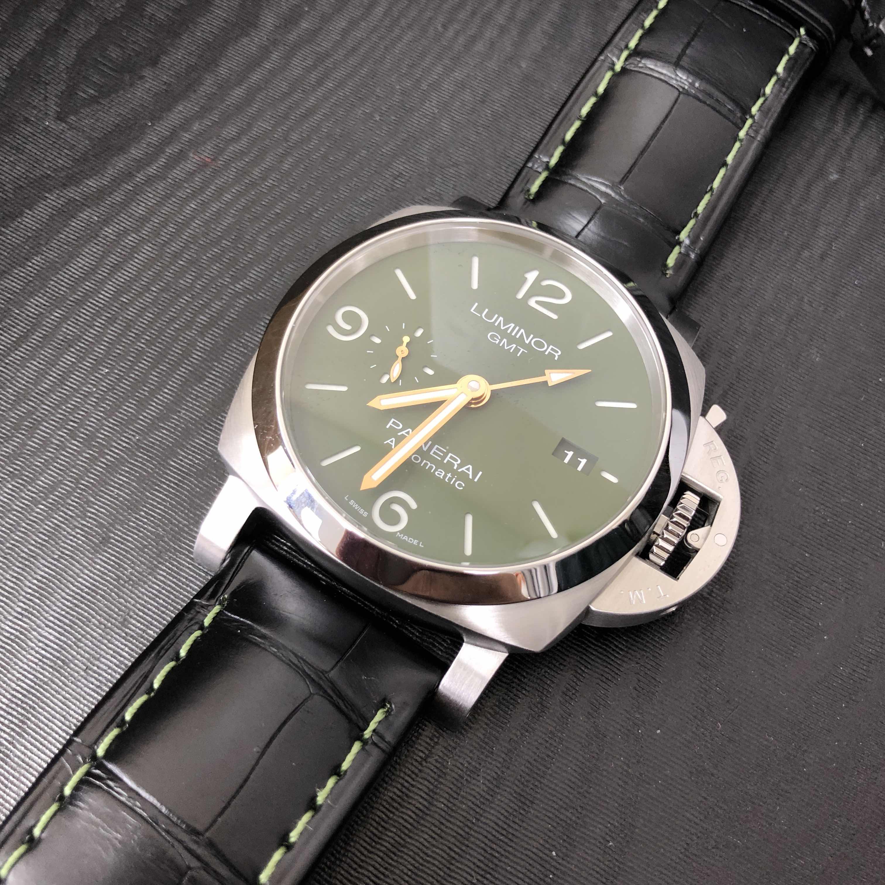 Panerai PAM01056 LUMINOR Automatic GMT Green Dial Black Alligator Steel Case Replica Watch - Image 5