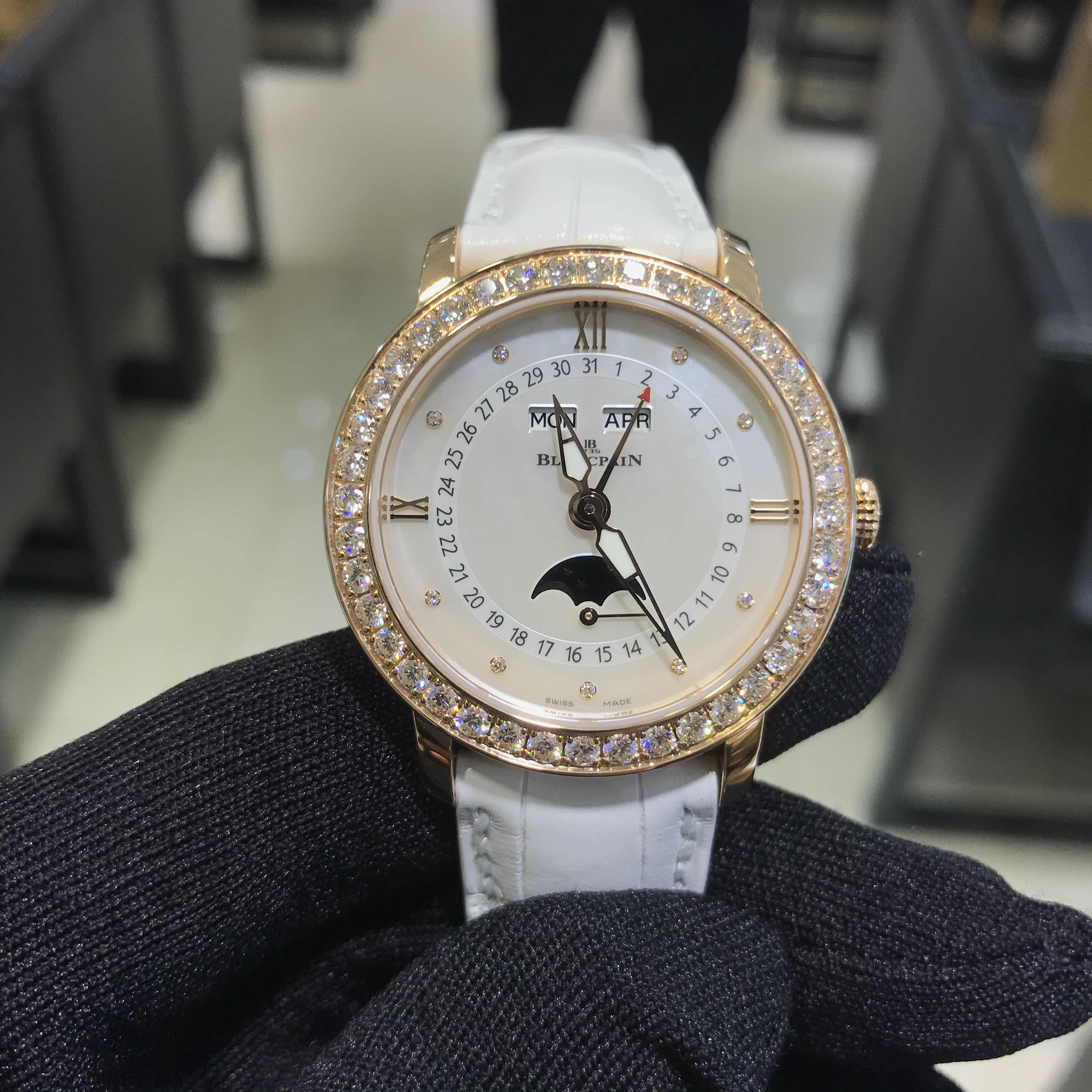 Blancpain 3663-2954-55B Replica Watch Automatic Rose Gold Diamonds White Dial Alligator Strap - Image 4