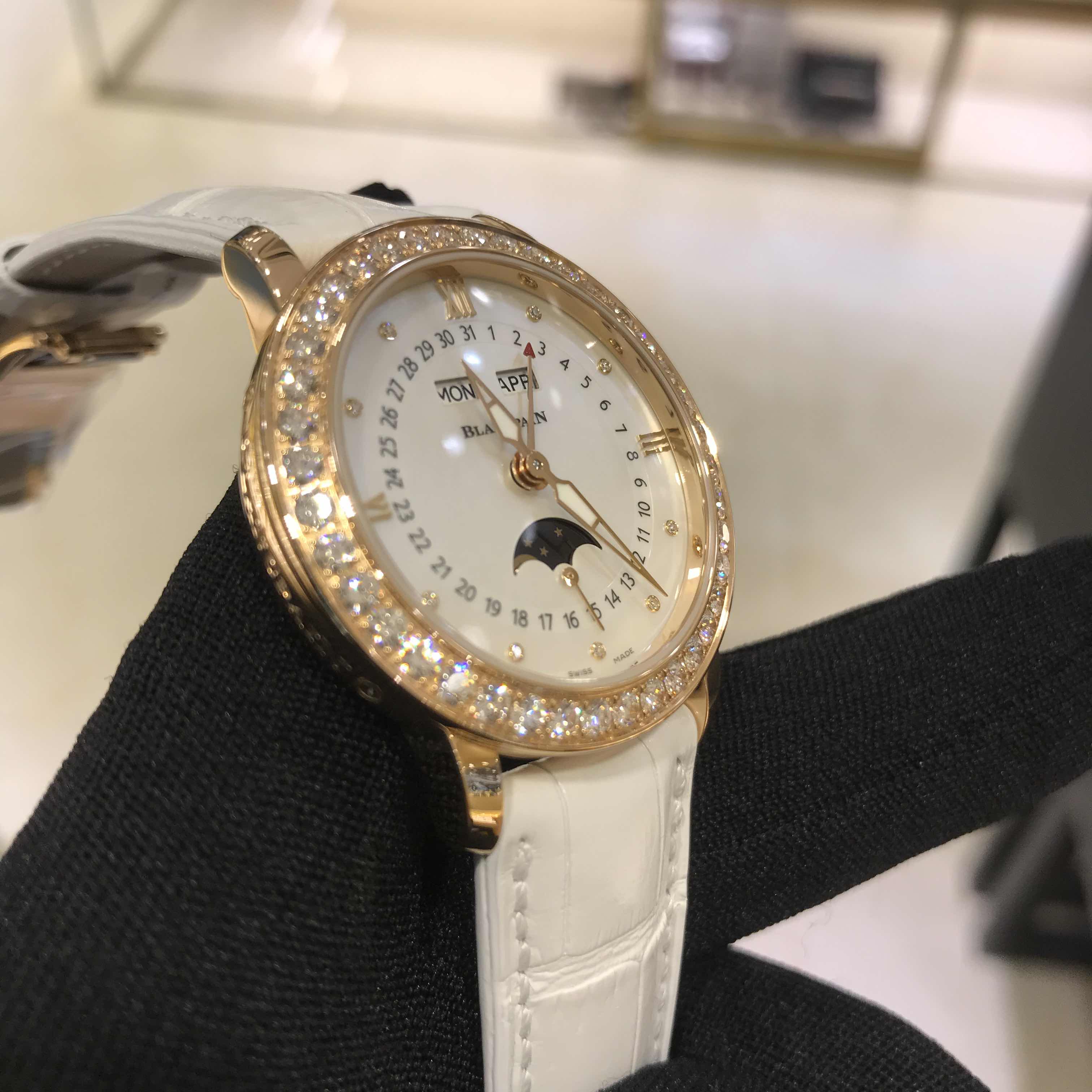 Blancpain 3663-2954-55B Replica Watch Automatic Rose Gold Diamonds White Dial Alligator Strap - Image 5