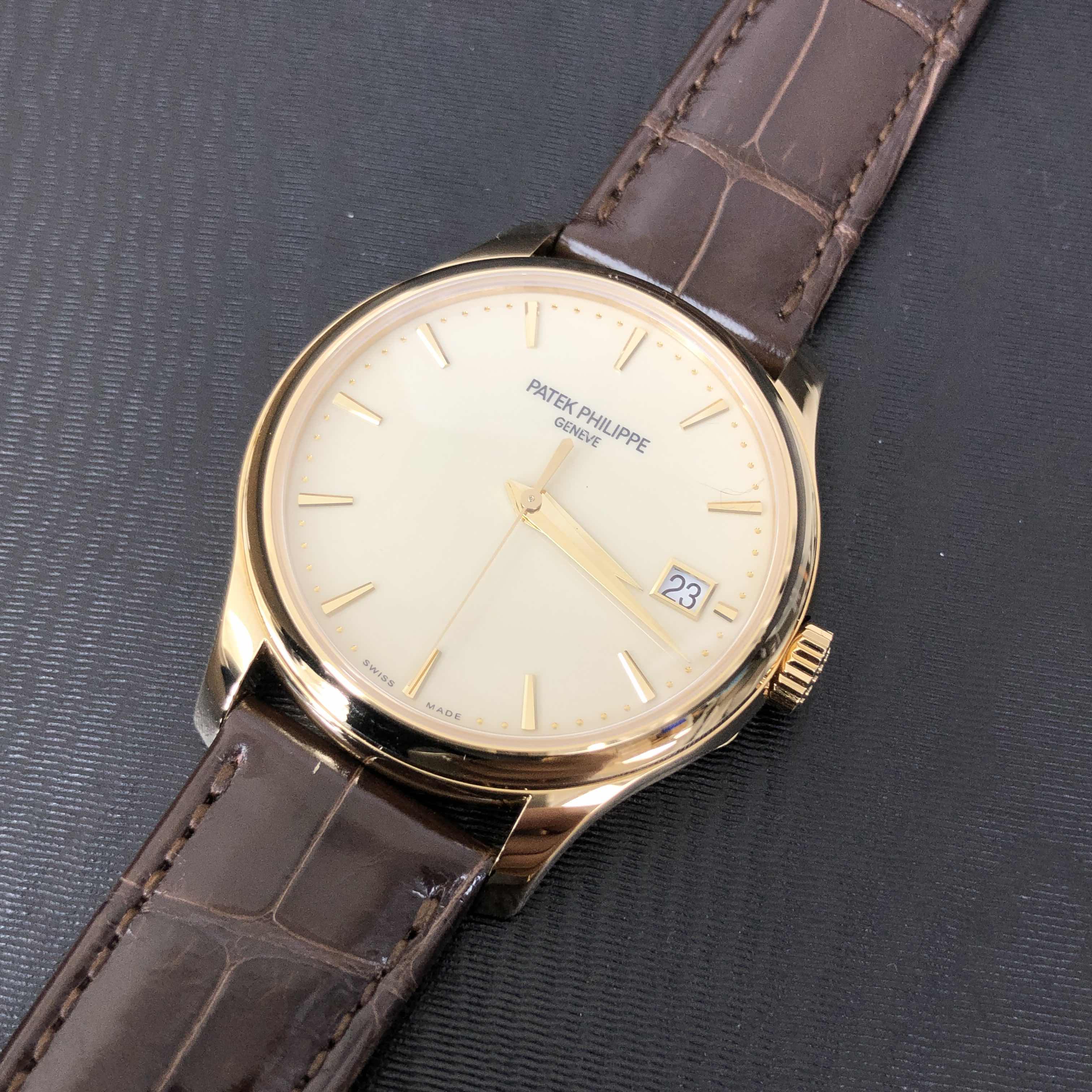 Patek Philippe 5227J-001 Calatrava Replica Watch Automatic 18kt Yellow Gold Beige Dial Alligator - Image 5