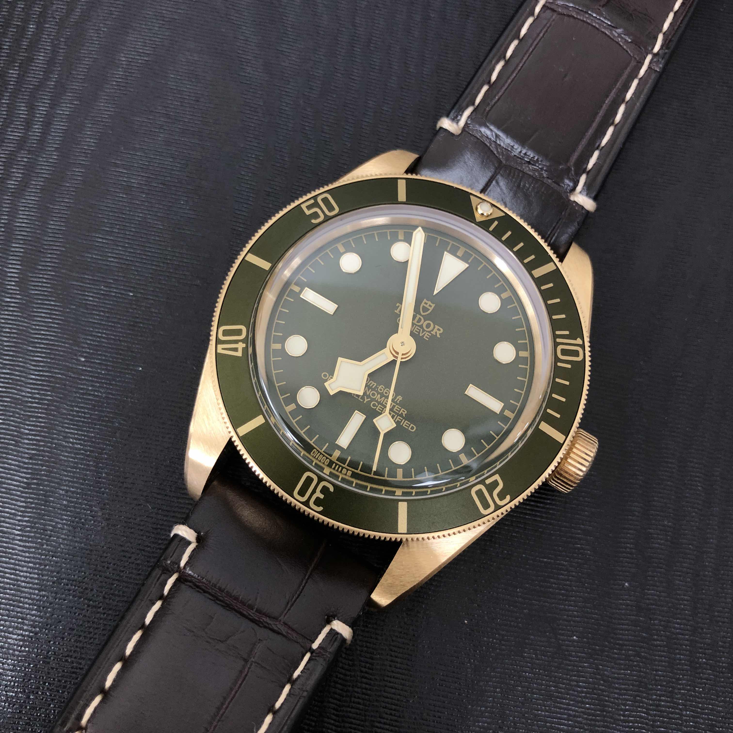 Tudor 79018V LEATHER STRAP Replica Watch, Green Dial, 18kt Yellow Gold Case, Automatic Movement - Image 5