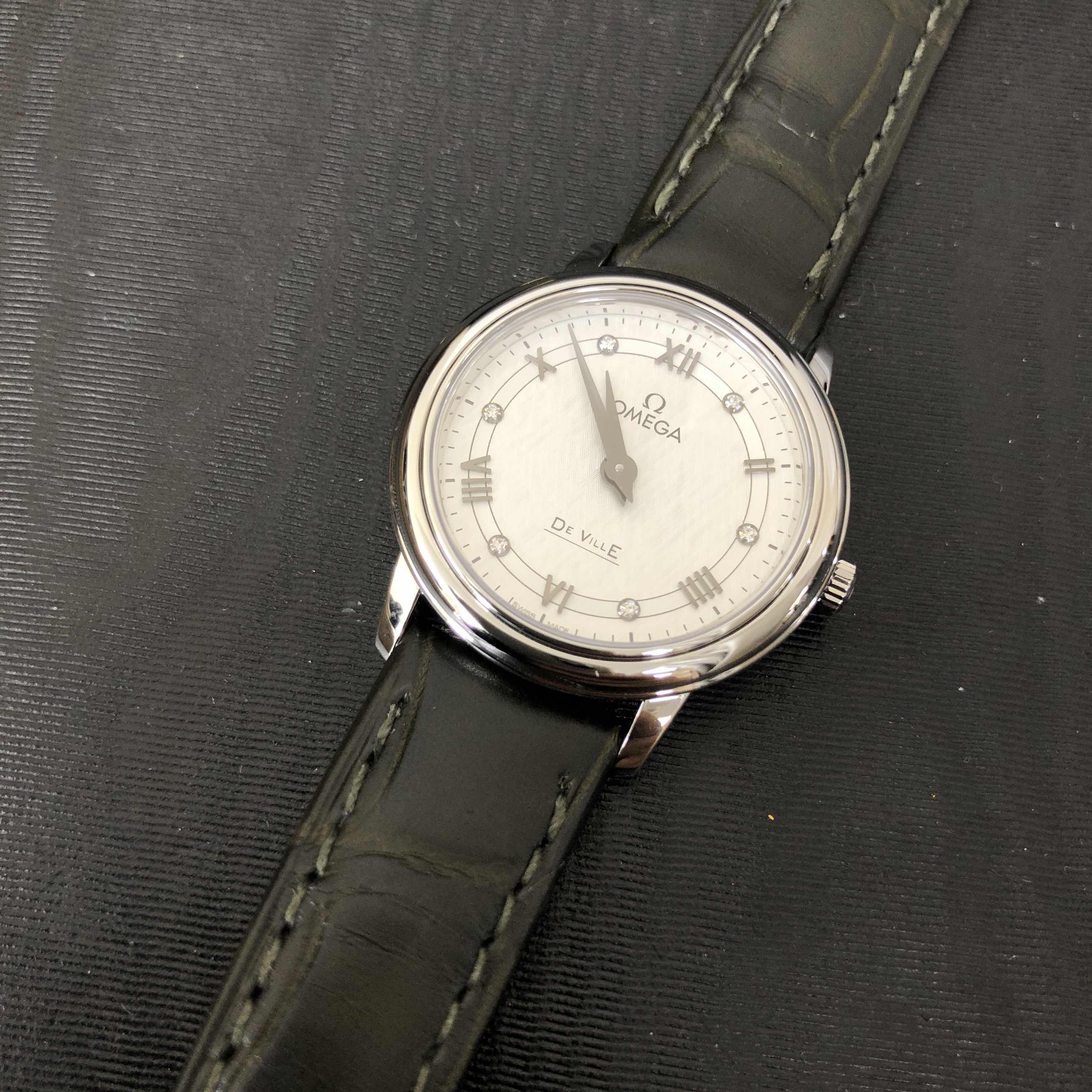 Omega De Ville 424.13.27.60.52.002 Replica Watch, Quartz Movement, Silver Dial, Black Leather Strap - Image 5