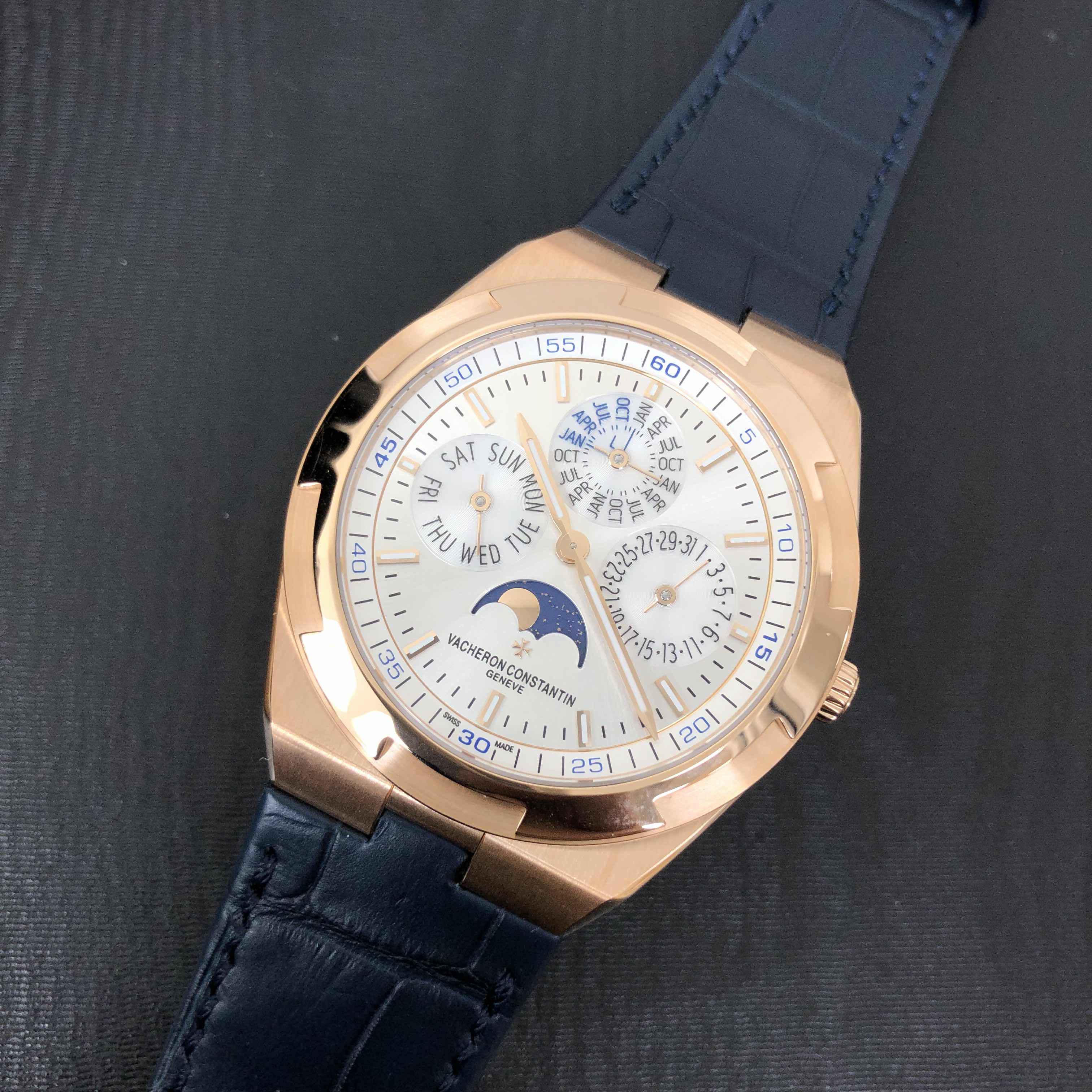 Vacheron Constantin Overseas 4300V/000R-B064 Replica Watch, Rose Gold Case, Silver Dial, Blue Strap - Image 5