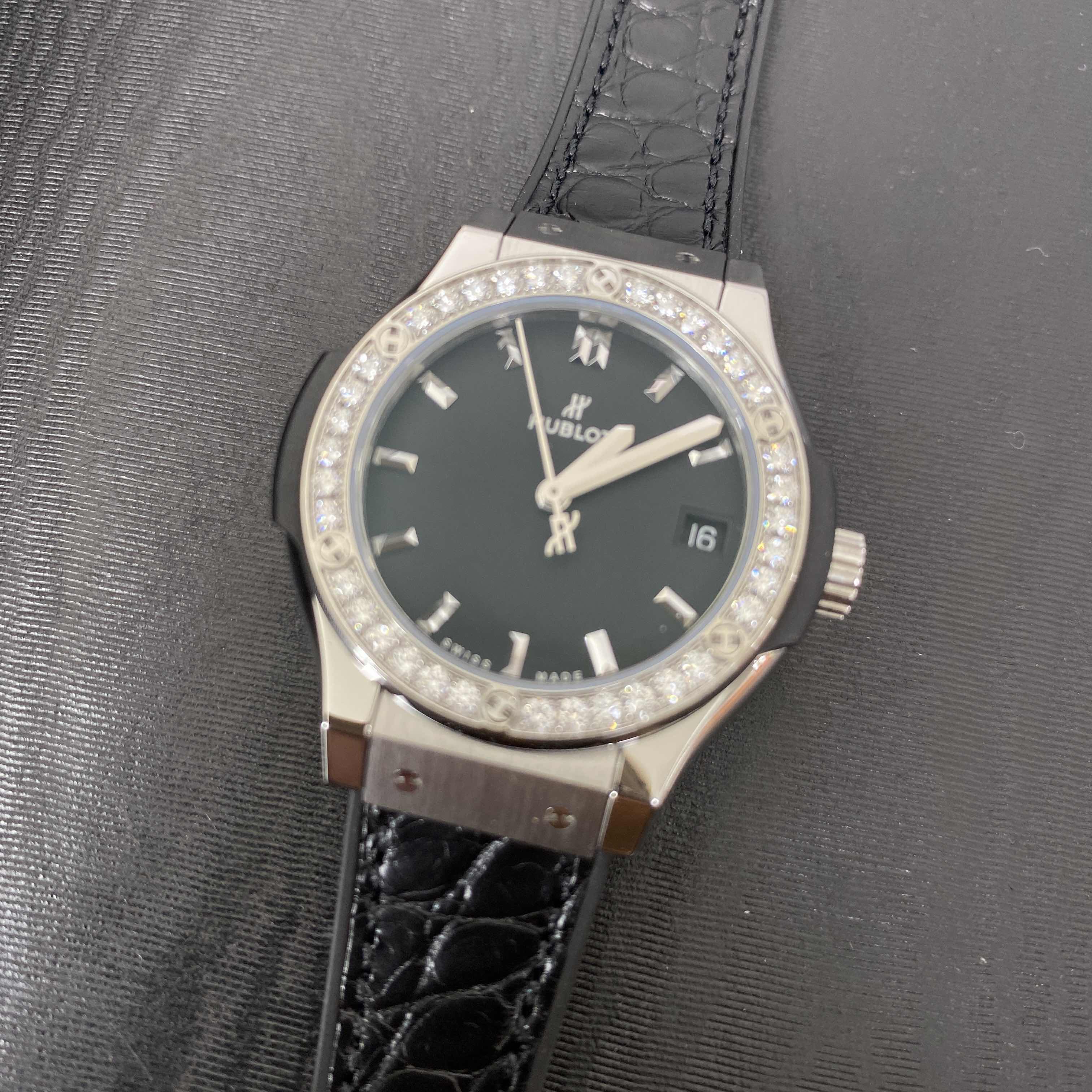 Hublot 581.NX.1171.LR.1104 Classic Fusion Quartz Titanium & Diamond Replica Watch - Image 5