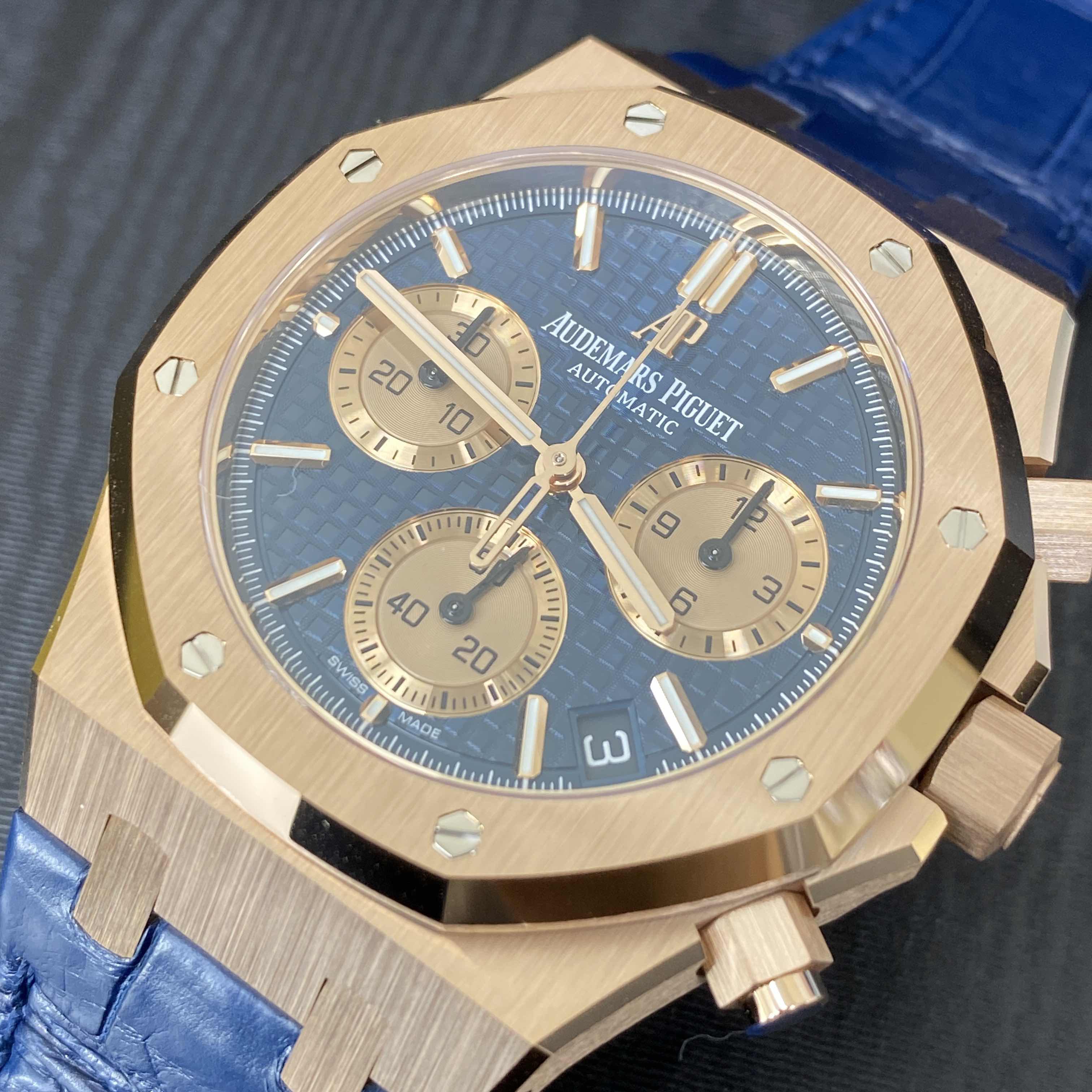 Audemars Piguet Royal Oak 26239OR Replica Watch in Rose Gold with Blue Dial Automatic - Image 5