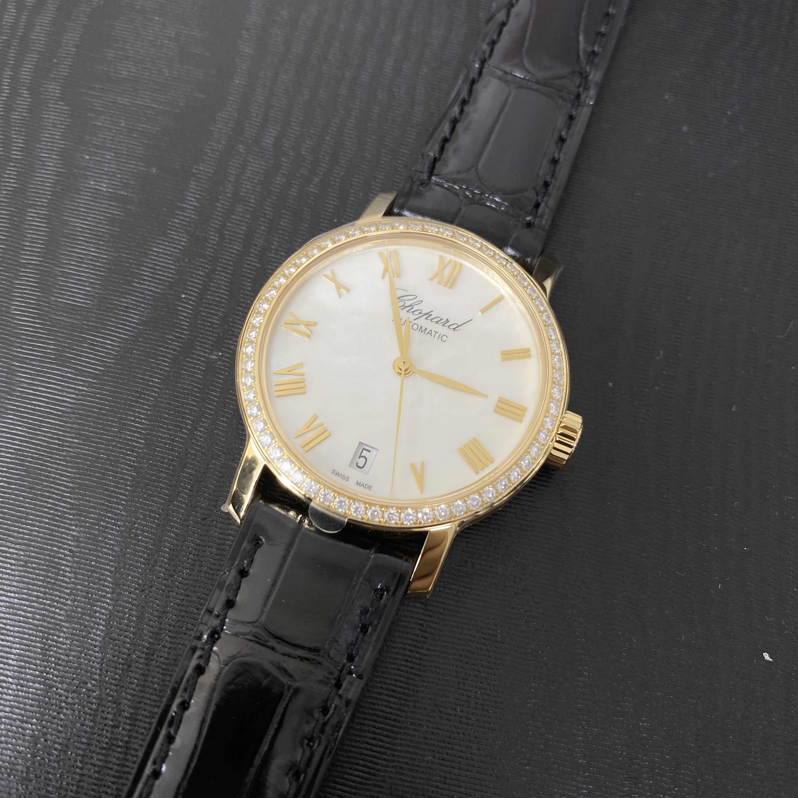 Chopard 134200-0001 CLASSIQUE - Automatic - 18kt Gold & Diamond - Replica Watch - 33.5mm - White - Image 5