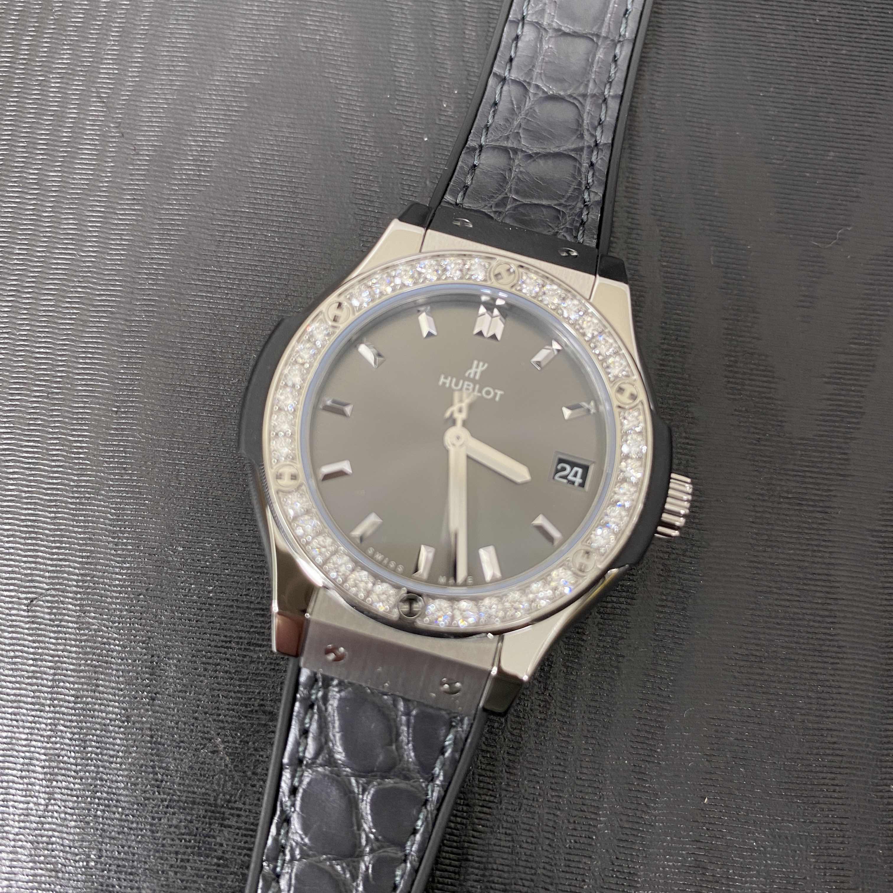 Hublot Classic Fusion Quartz Titanium & Diamond Replica Watch 581.NX.7071.LR.1104 - Gray Dial - Image 5