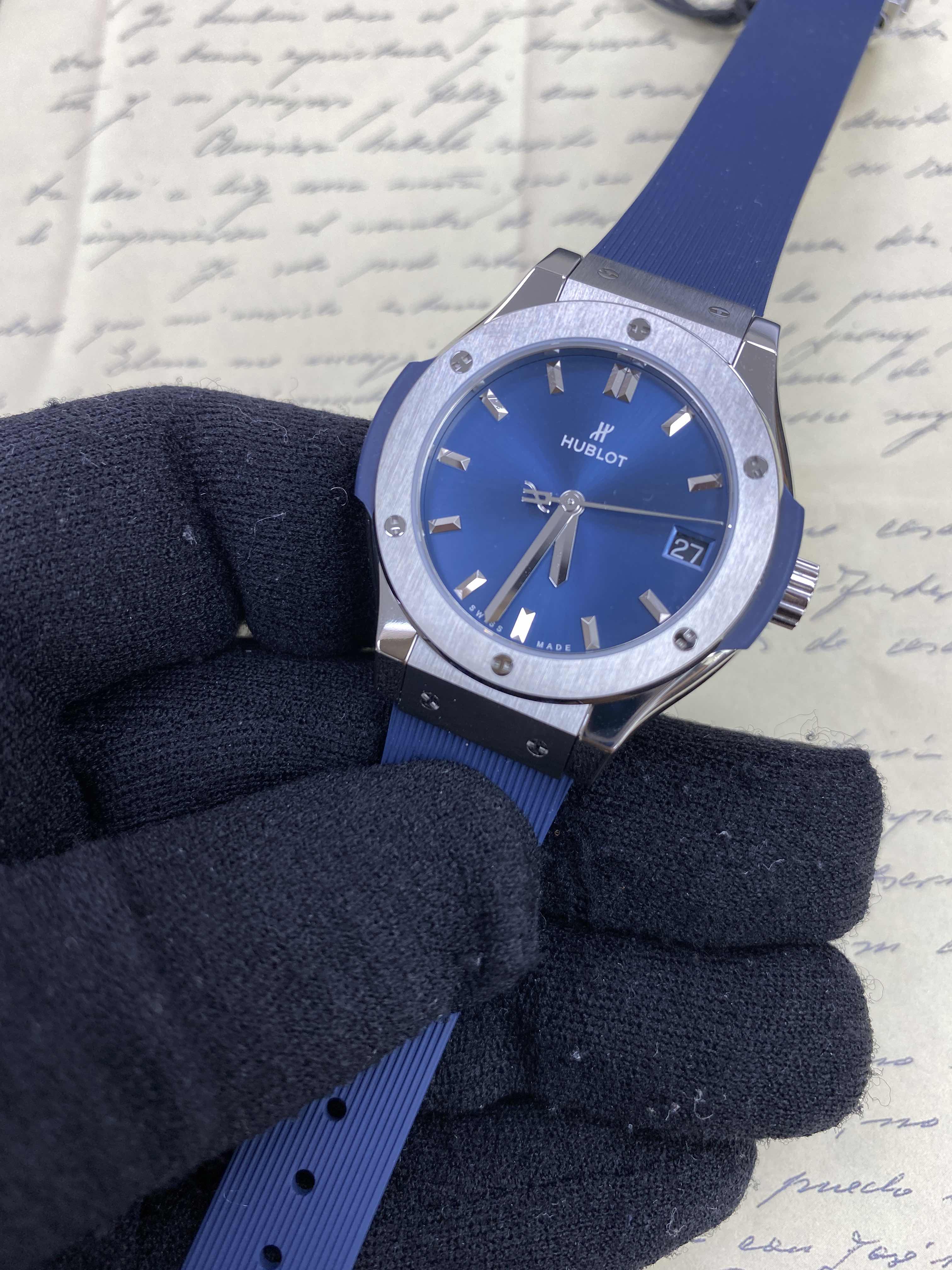 Hublot Classic Fusion Quartz Stainless Steel Replica Watch 581.NX.7170.RX Blue Dial Blue Rubber - Image 5