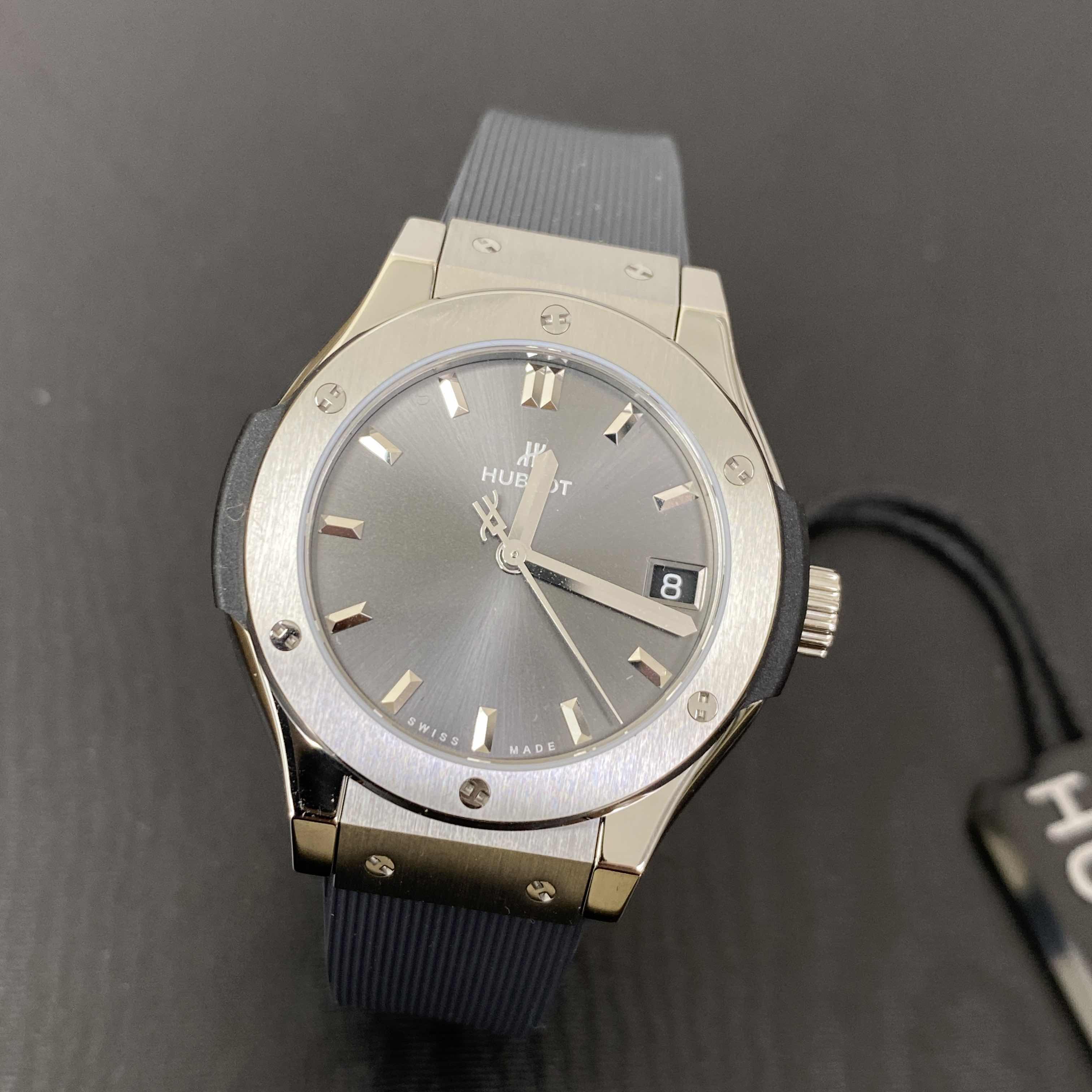 Hublot 581.NX.7071.RX CLASSIC FUSION Quartz Titanium | Gray Dial | Rubber Strap Replica Watch - Image 5