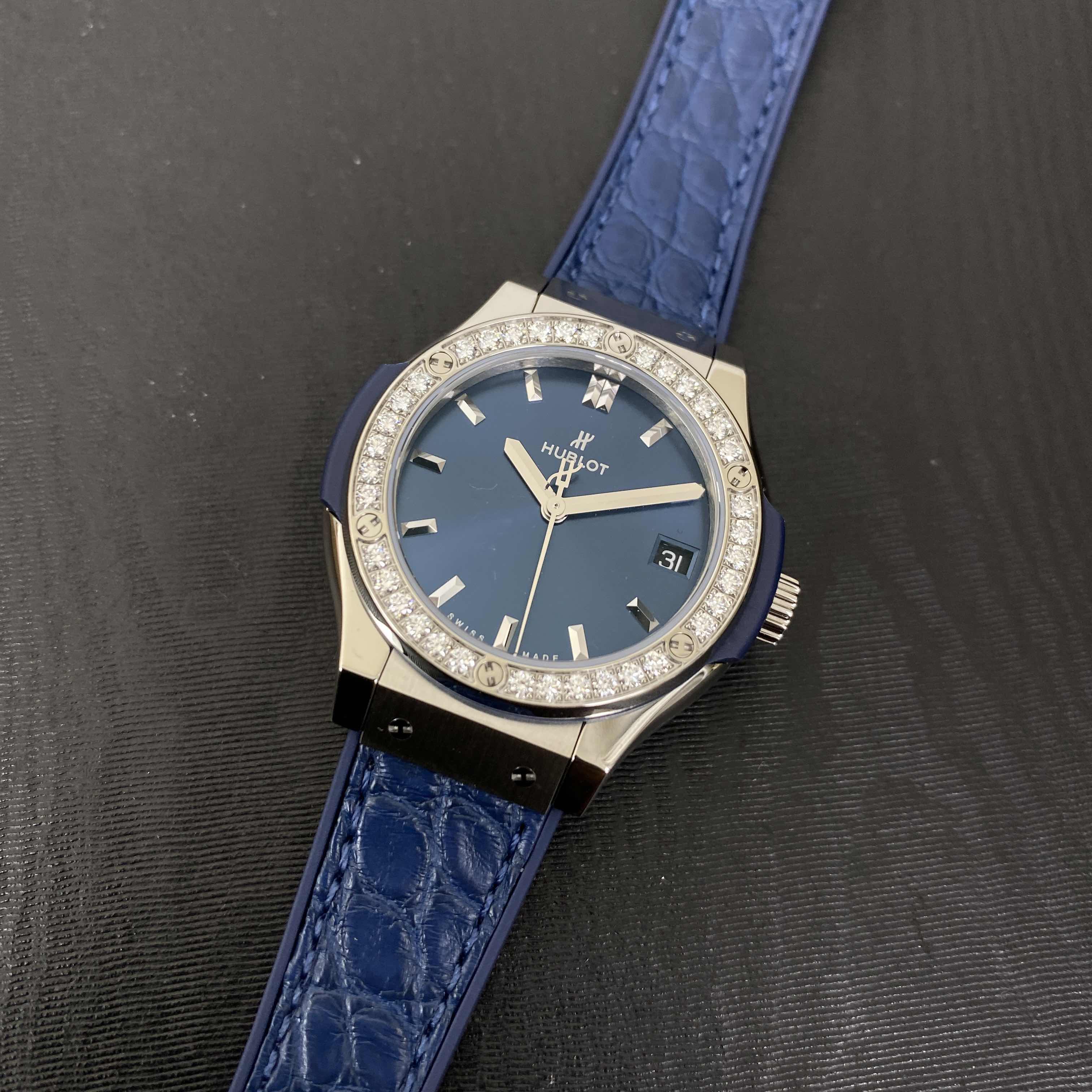 Hublot 581.NX.7170.LR.1104 Quartz Titanium Diamond Replica Watch, Blue Dial, Alligator Strap - Image 5