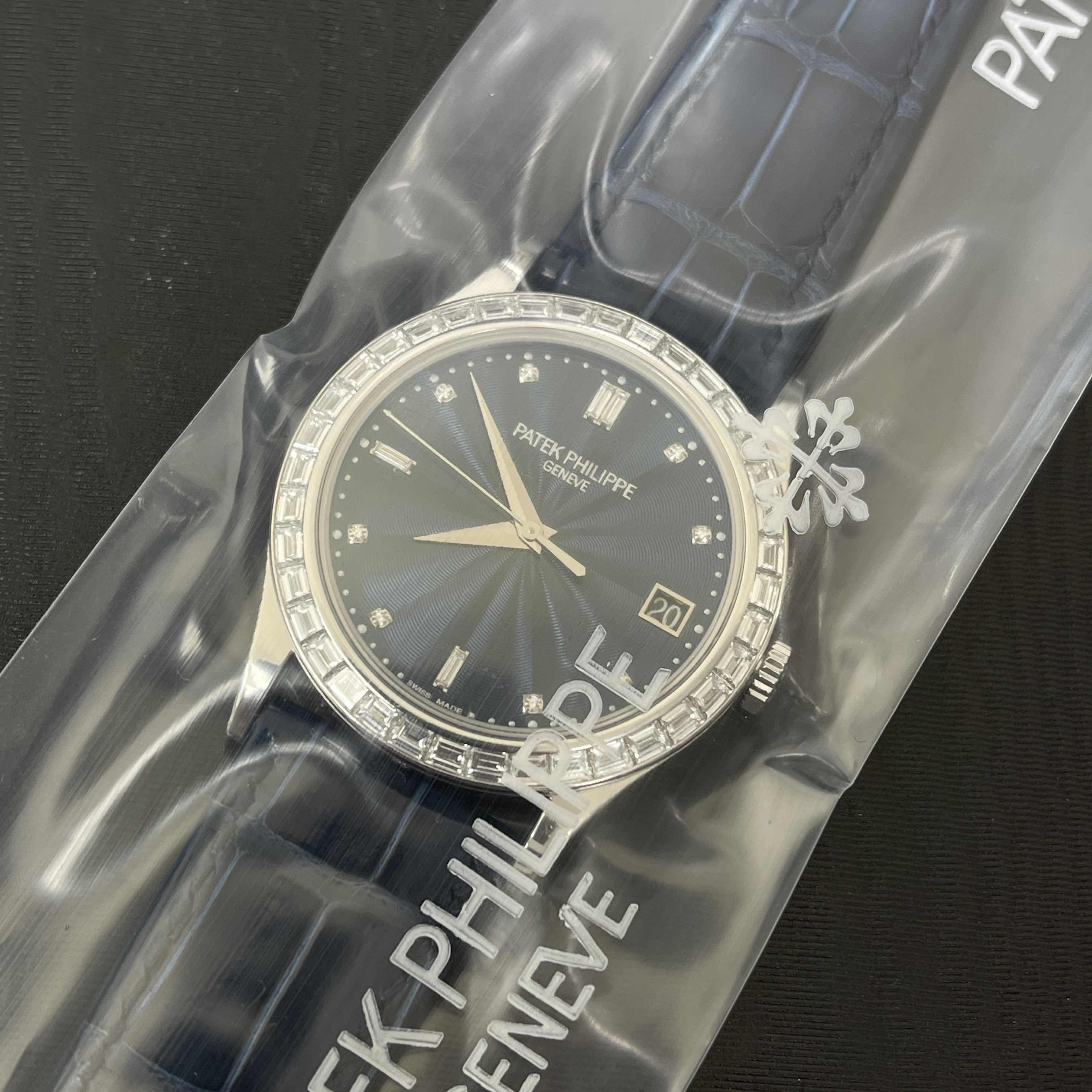 Patek Philippe 5298P-014 Calatrava Replica Watch, Blue Dial, Platinum & Diamonds Case, Automatic - Image 5